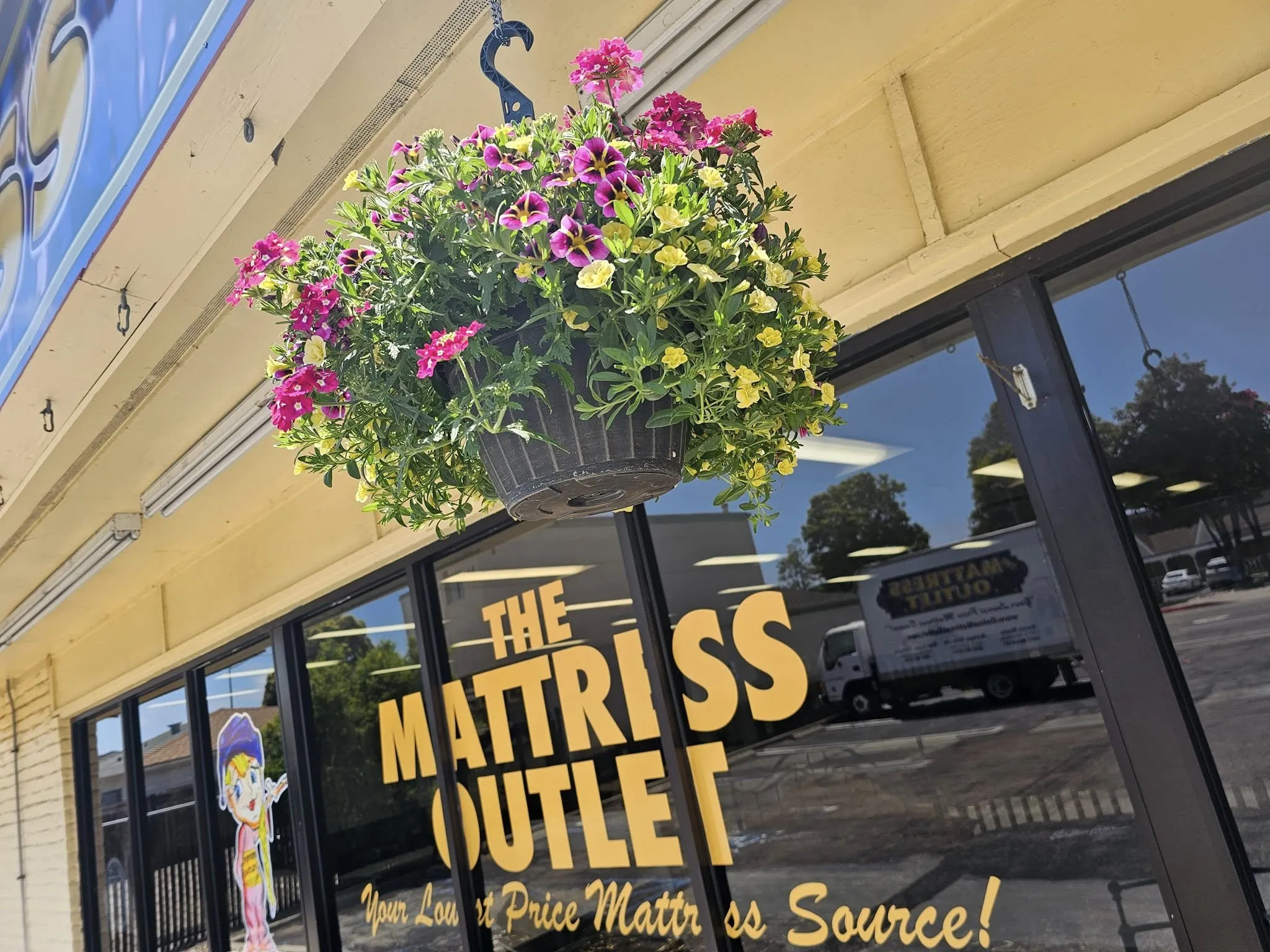 The Mattress Outlet storefront